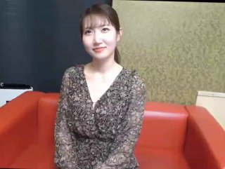 通威集团超有女人味的阿姨，看到小鲜肉爱不释手